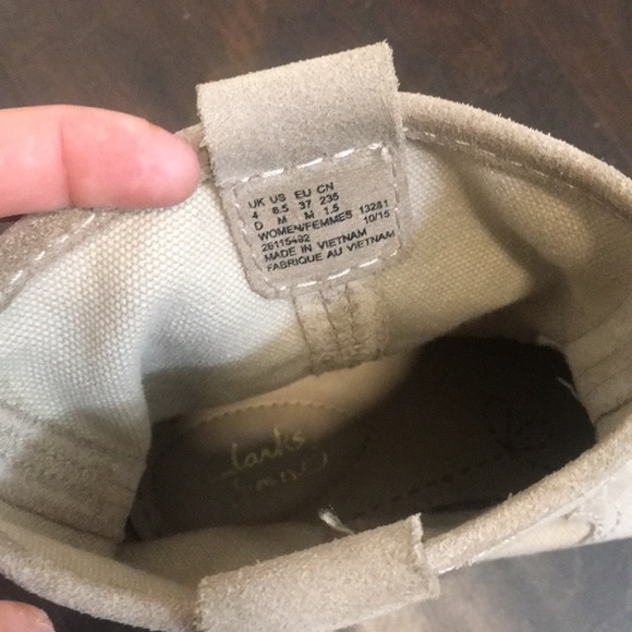 【TRADED】Clark’s suede ankle boots - Picture 3 of 7